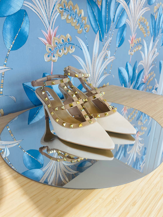 Décolleté con cinturino